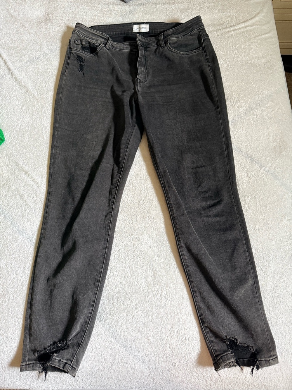 Women’s Black Distressed Skinny Jeans